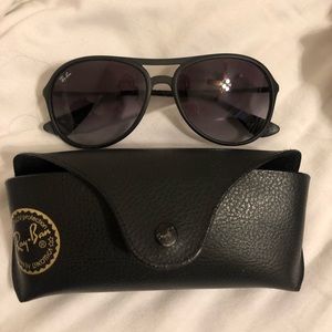 Women’s black ray bans